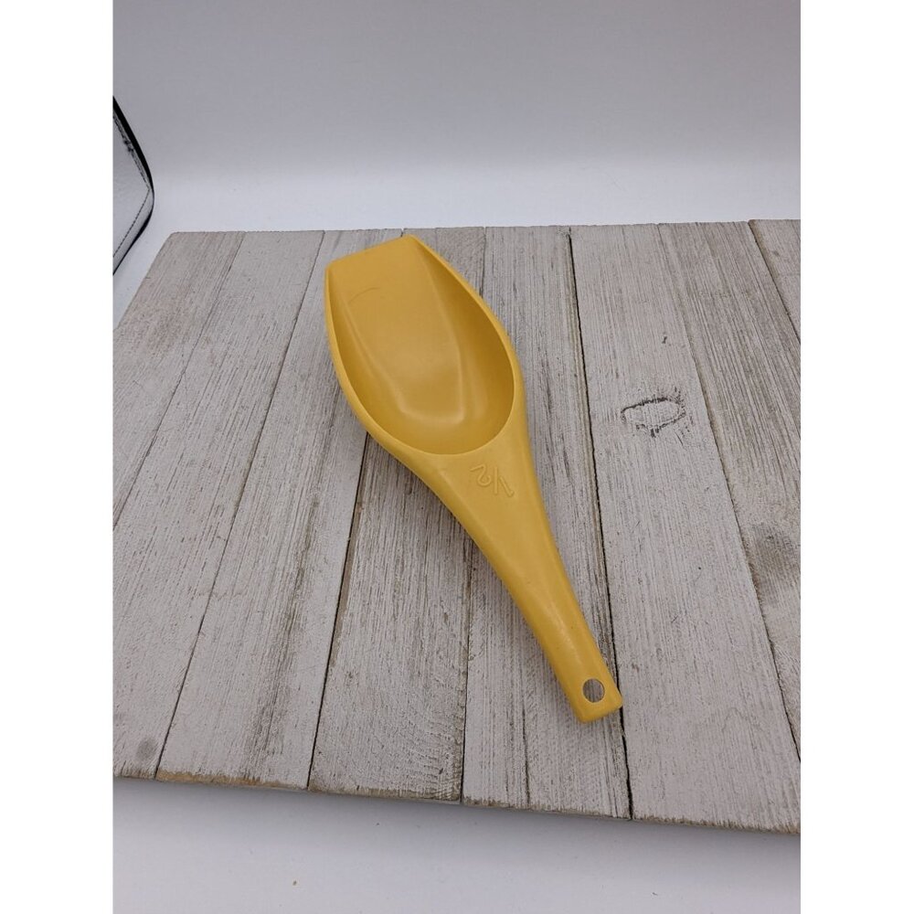 Foley Plastic Measuring Scoop 1/2 Cup Yellow Gold